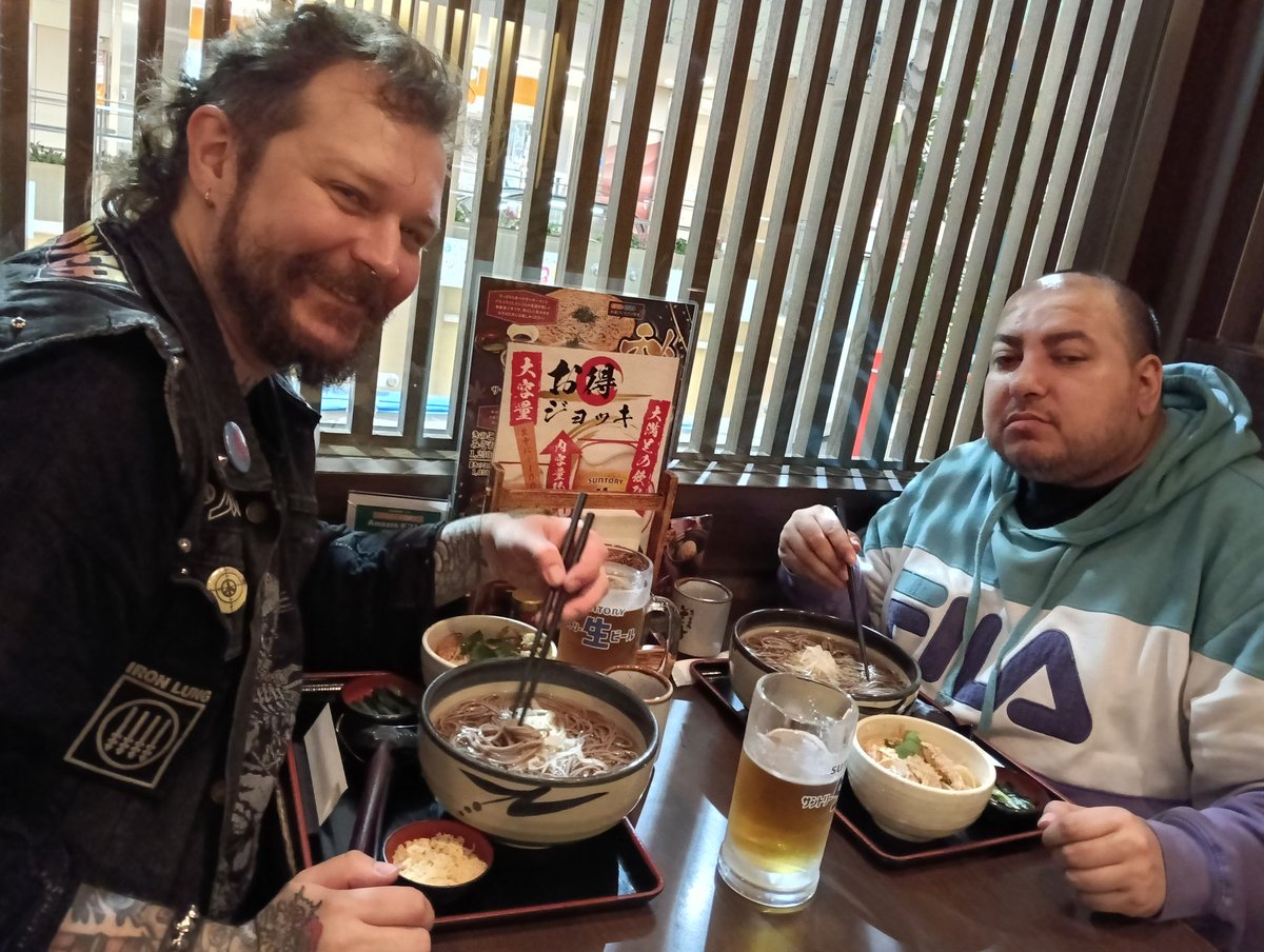 TOTAL CEREAL Japan tourは昨日の府中スタジオフライト私企画で終わりました。共演して下さったバンドの皆様、各地で来て下さったお客さん、サポートして下さった皆様、本当にありがとうございました！昨日ライブ中にTシャツゲット出来た方は彼らのbandcampで音源買ってサポートしてください笑。続