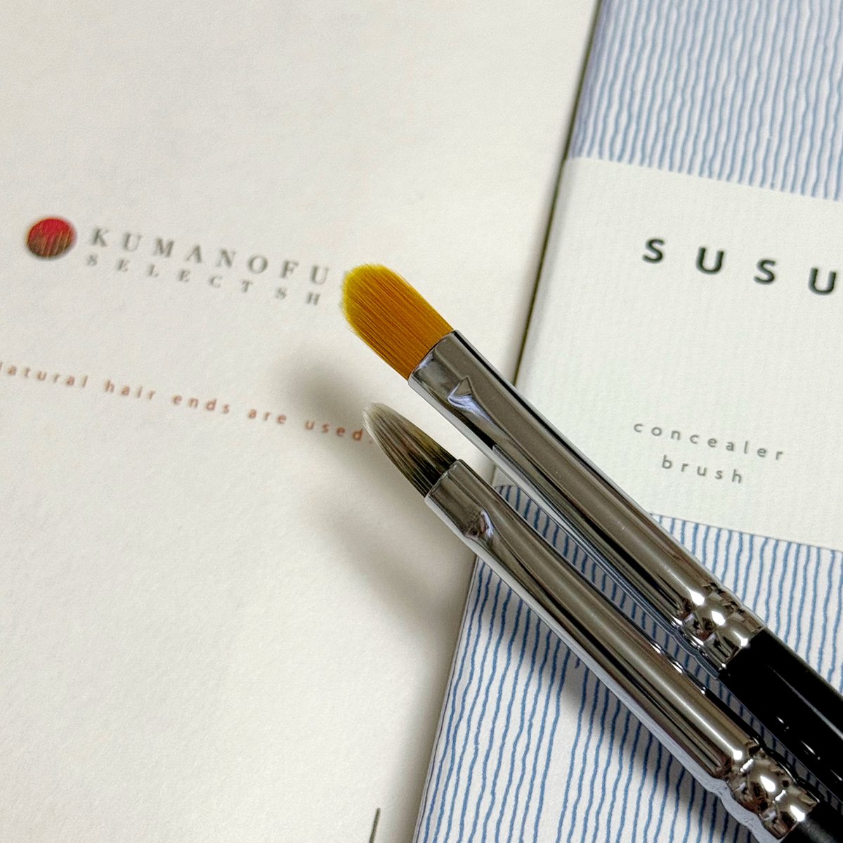 そういえば広島行った時ネイル用に熊野筆買ってきました(本当はコンシーラーブラシだけど😂)

店員さん曰くアルコールとかアセトン使うなら動物の毛は向いてなくて合成繊維が良いらしいです

使うの楽しみ〜