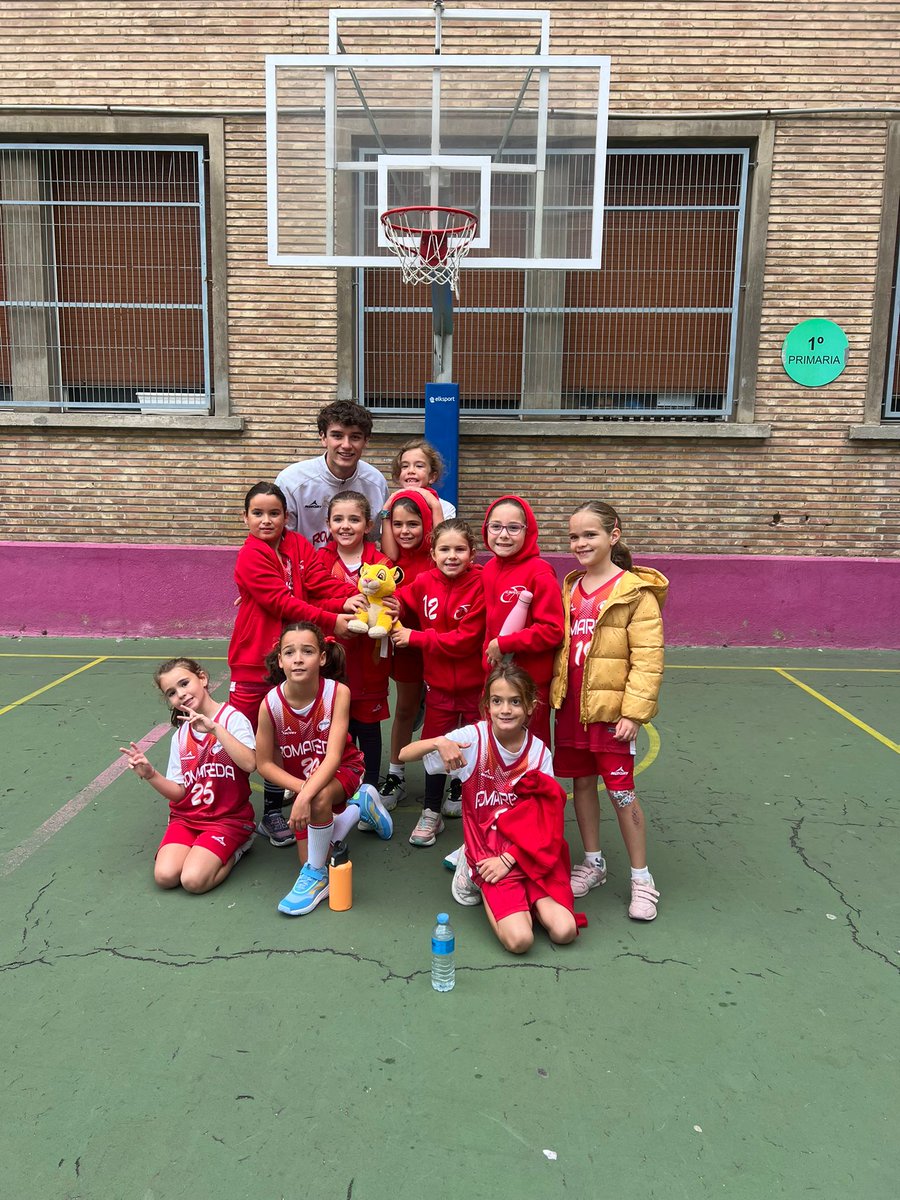 🏀🏀
Nuestras chicas de tercero comenzaron ganando en un buen partido a FEC Aragón 
Las chicas de cuarto cayeron claramente en la pista de Agustinos.  Seguro que el próximo partido irá mejor 
💪💪