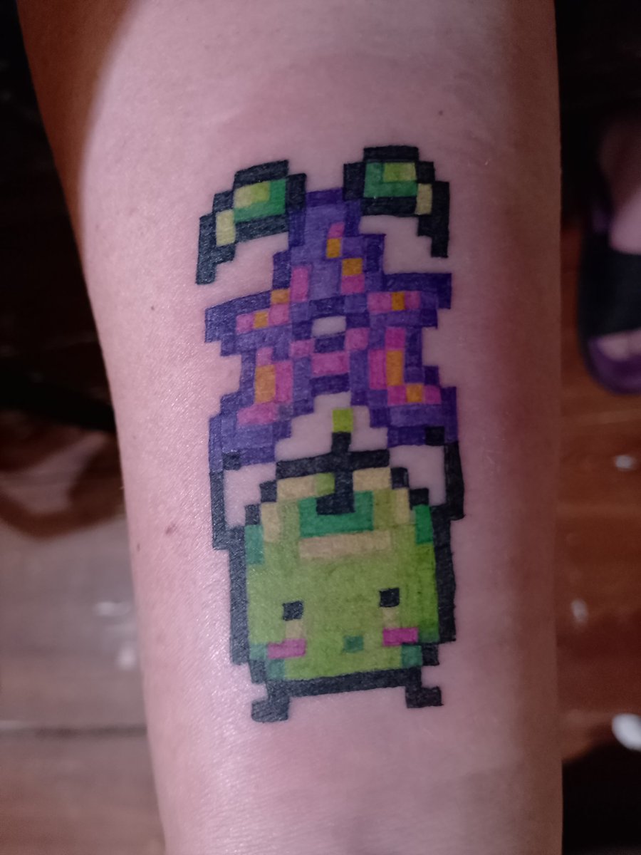 Ranjimkaid's tweet image. Matching tattoos with my kiddo for her 19th birthday 🥹