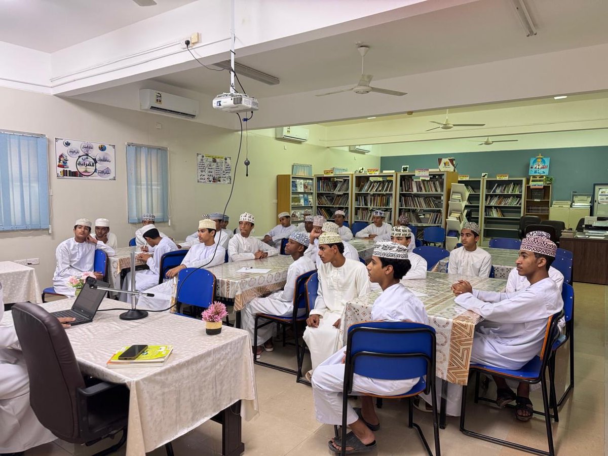 mousaschool's tweet photo. نُفِّذت ورشة بعنوان “مهارات البحث العلمي ” قدّمها كلٌّ من الأستاذ خالد الكيومي أخصائي مصادر التعلم، والأستاذ عبدالعزيز السعدي معلم أول دراسات اجتماعية، مستهدفين طلبة الصف العاشر، بهدف تنمية مهارات البحث والتحليل وتعزيز روح الإبداع والابتكار لدى الطلبة . https://t.co/kRytI3nI9b