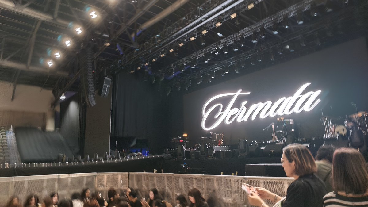 mon_cyj's tweet photo. soundcheck 💕

#YoungjaeAsiaTourinBKK https://t.co/iCZQOlpodf
