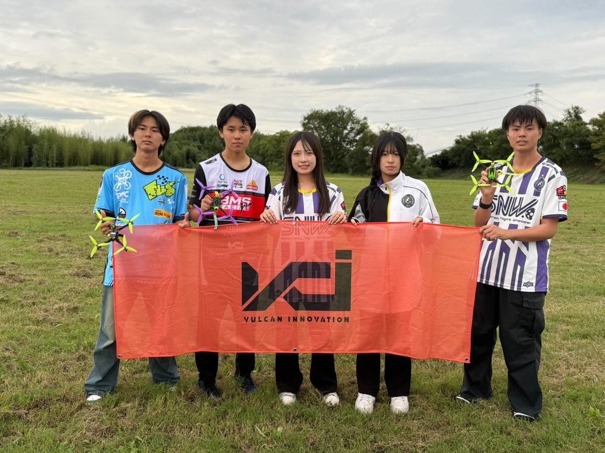 JDL Round7 Pro Class 3位でした！ 
アメリカ帰国後すぐの大会でしたが、練習日から調子が良く手応えを感じていました。
ですが、決勝では機体トラブルや接触もありましたが、３位として表彰台に上がることができました！