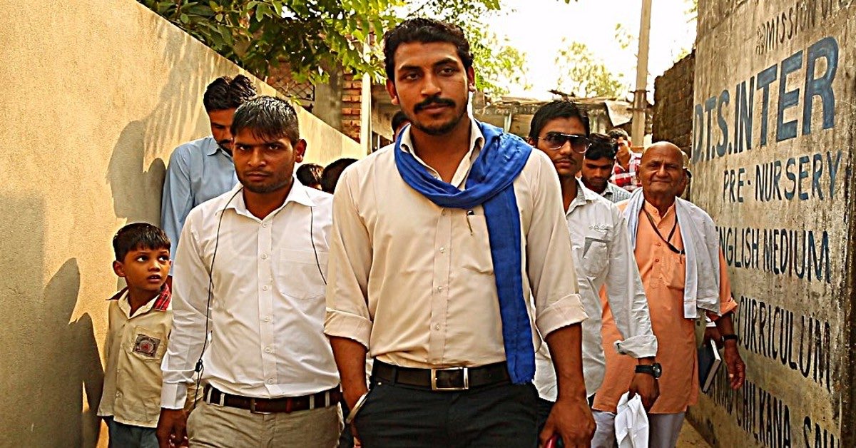 DrMAqib's tweet photo. संघर्ष वो नहीं जो हार का डर पैदा करे,
संघर्ष वो है जो जीत पर विश्वास जगाए।

संघर्ष वो है जो ऊर्जा बनकर दौड़ जाए,
आत्मबल बनकर हौसले को बुलंद कर जाए।

मौत के दरवाज़े पर खड़ी उम्मीद को भी
जो ज़िन्दा कर दे — वही सच्चा संघर्ष है।

“बहुजन मिशन” की मूर्छित रगों में
संजीवनी बनकर उमड़े वो तेवर,
वही चन्द्रशेखर आज़ाद — वही संघर्ष,
जो बहुजनों के भविष्य का निर्माण कर रहा है।

हमारा संघर्ष कोई काँच की दीवार नहीं,
जो कोई भी आकर तोड़ दे।
हम चट्टान हैं —
टूटेंगे नहीं, इतिहास बदलेंगे!
