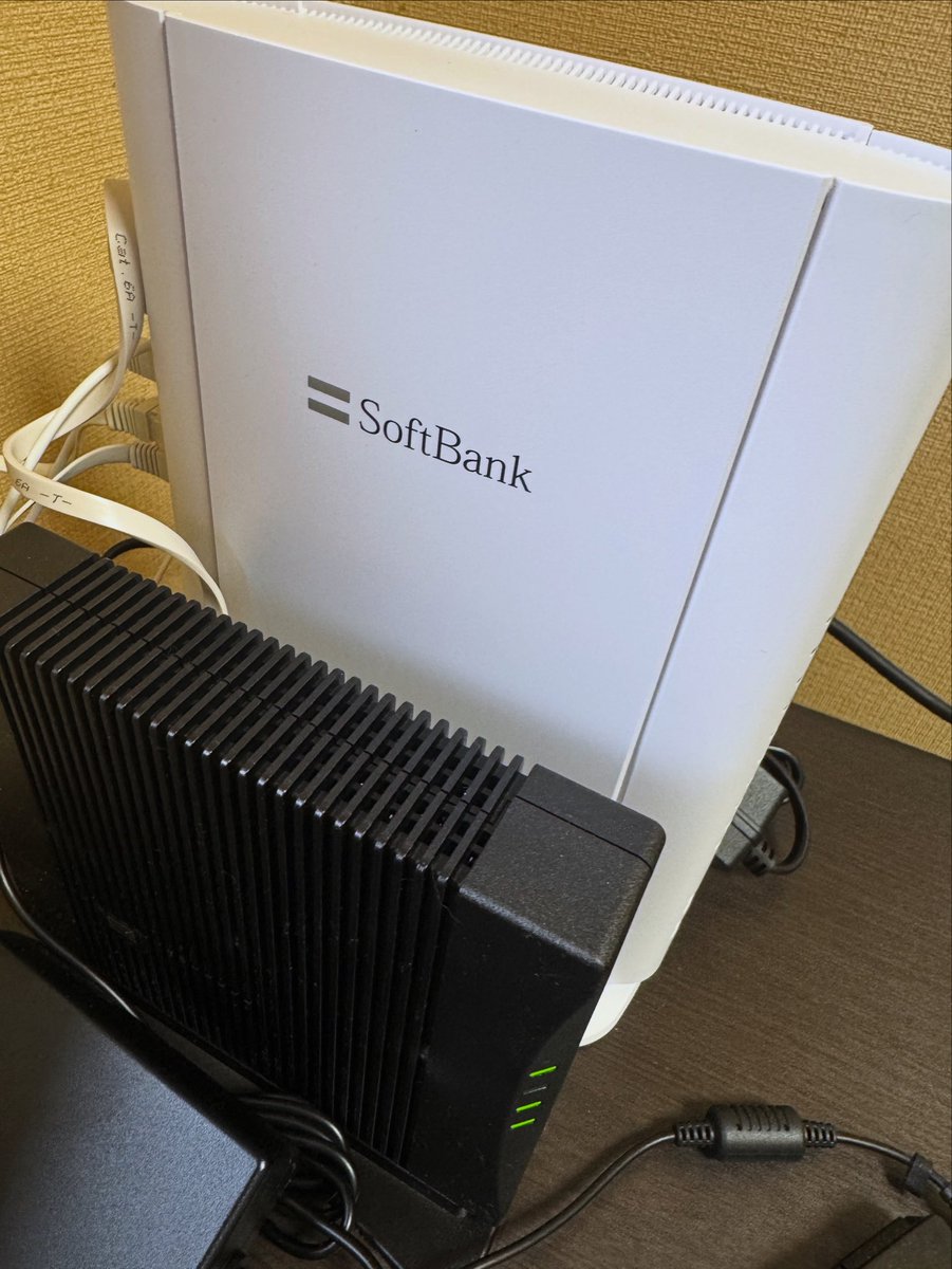 toshio2da's tweet photo. 家族の携帯を全てSBに移行したので、自宅光もSBに変更。
1G→10Gにグレードアップ。
コレを機にWi-Fiも7にアップグレードしちゃおうかなぁ…🤔 https://t.co/dIIr0XZr9E