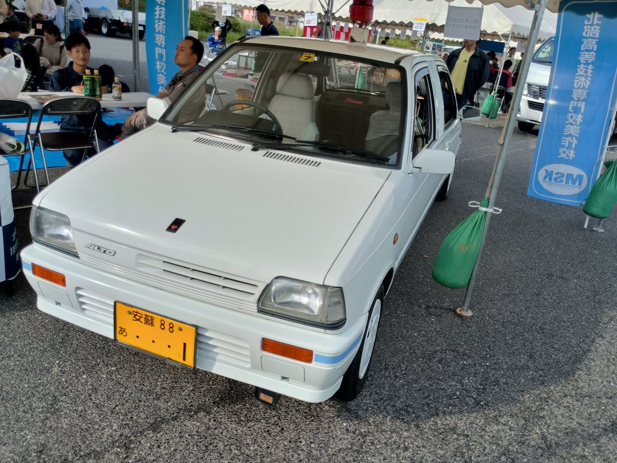 Nasu_KGY's tweet photo. 前後どっちも運転席のアルト https://t.co/asE5XSV7cz
