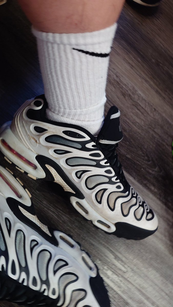 CurwenSimon's tweet photo. #kotd #nike #airmax #tn over #whitenike #socks
•
•
•
#niketuned #nikeairmaxtn #nikeairmaxtuned #nikeplus #nikeairmaxplus #airmaxplus #niketndrift https://t.co/fasIjTL2EV