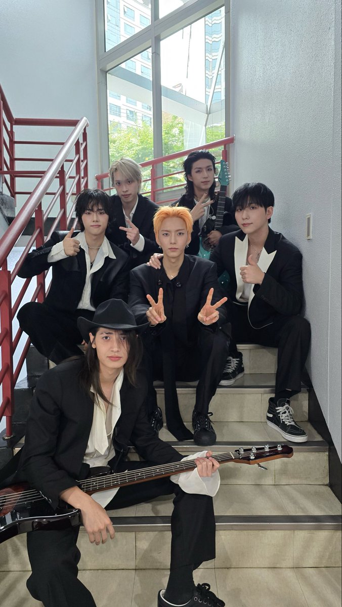 Xdinary Heroes tweet media