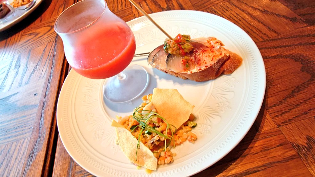 Baumwipfel's tweet photo. 日比谷ミッドタウンの  #LUBINA でスペイン料理のランチ → 蔵前に移動して  #mtlab. でマステ探し →  #蔵前カヌレ でおやつ → 品川駅移動 → ９３とバイバイ →  #丸八製茶場 の加賀棒茶をホームでいただく → はなちゃんとバイバイ → 新幹線に乗り込む 

っていちにちでした♡
豊橋に帰ります！ https://t.co/ZkGZcfhGLB
