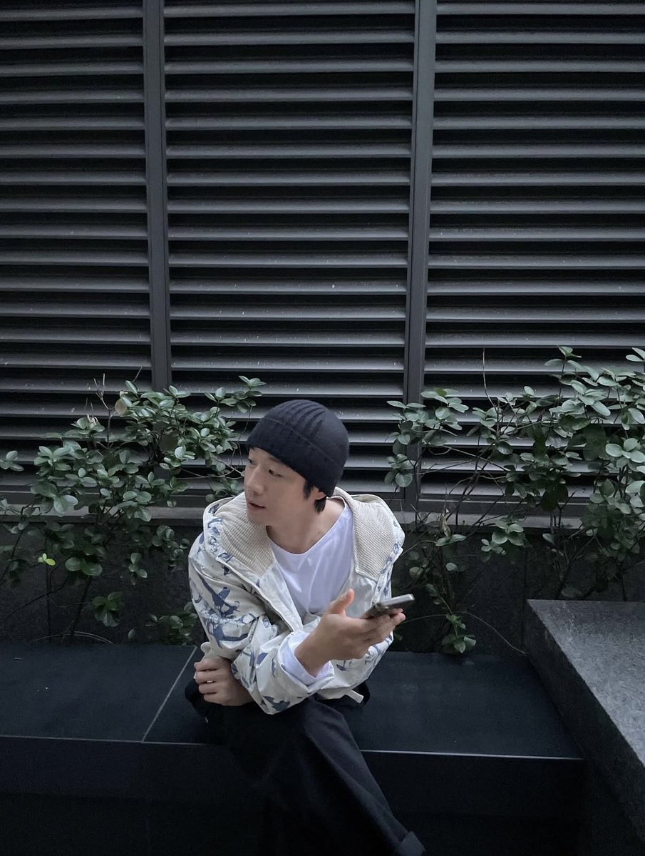 myeondaeng's tweet image. Sekarang pakenya beanie, lengan panjang terus pake jaket lagi, dah mulai dingin ya di Korea. Di sini juga lagi dingin, kita pelukan aja gmn biar anget 🌝🌝🌝 #eits