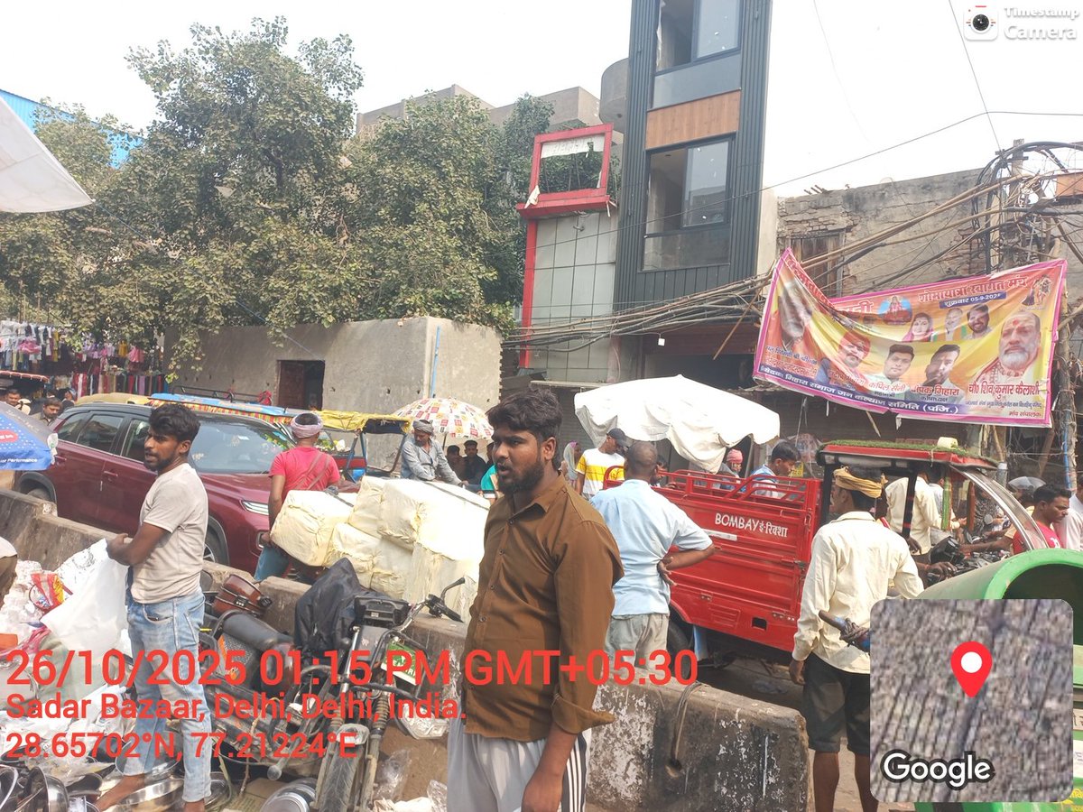 Anuj_84_Gupta's tweet image. #Sadar_Bazar_Haal_Behaal
#Police_MCD_Malamaal🤑🤑

@dtptraffic @TI_Sadarbazar @dcptcr @SplCPTrafficDel @CP__Traffic @DcpNorthDelhi @vidushikaushik_ @PKhandelwal_MP 
Main Road पर barricades लगा कर पटरी बाजार लगवा दिया सारा ट्रैफिक जाम हो रहा है 
#बीट_स्टाफ 
#ट्रैफिक_पुलिस 
कोई भी…