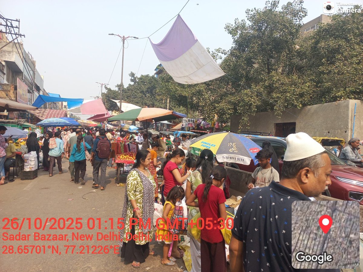 Anuj_84_Gupta's tweet image. #Sadar_Bazar_Haal_Behaal
#Police_MCD_Malamaal🤑🤑

@dtptraffic @TI_Sadarbazar @dcptcr @SplCPTrafficDel @CP__Traffic @DcpNorthDelhi @vidushikaushik_ @PKhandelwal_MP 
Main Road पर barricades लगा कर पटरी बाजार लगवा दिया सारा ट्रैफिक जाम हो रहा है 
#बीट_स्टाफ 
#ट्रैफिक_पुलिस 
कोई भी…