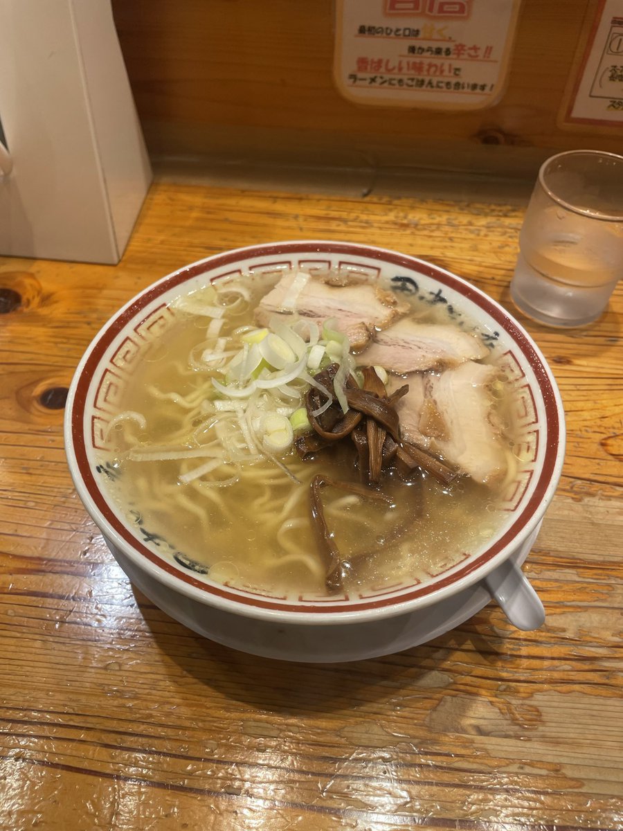 ミミズクさんの止まり木に 檜切り株 ミミズクさんの止まり木に 檜切り株 小さな切り株にとまるミミズク