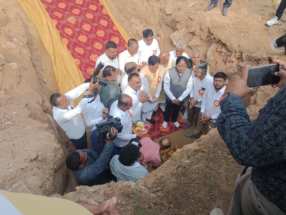 CDHOMeh's tweet image. માન.ઋષિકેશ પટેલ મંત્રીશ્રી ,ઉર્જા અને પેટ્રોલિયમ,પંચાયત,ગુજરાત રાજ્ય ના હસ્તે જિલ્લાના વિજાપુર તાલુકાના દગાવાડીયા ગામે પ્રા.આ.કે./આયુષ્યમાન આરોગ્ય મંદિર નું ભૂમિપૂજન કાર્યક્રમ યોજાયો.