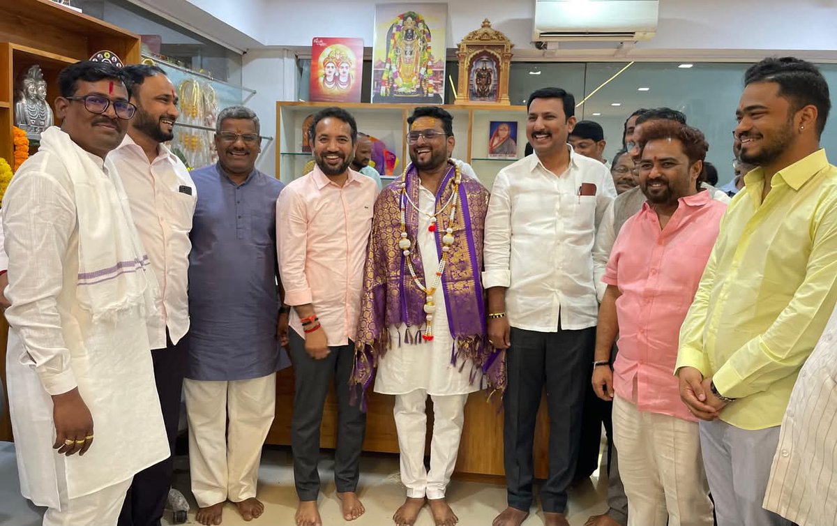 harshaguttedar7's tweet image. ಕಲಬುರಗಿ ನಗರದ ಪಾರ್ವತಿ ಗ್ರಾಫಿಕ್ಸ್ ಡಿಸೈನ್ ನೂತನ ಮಳಿಗೆಯ ಉದ್ಘಾಟನಾ ಸಮಾರಂಭದಲ್ಲಿ ಭಾಗವಹಿಸಿ ಶುಭ ಹಾರೈಸಲಾಯಿತು.

#Kalaburagi