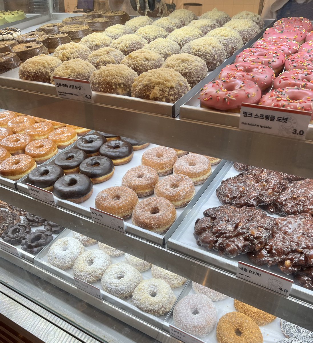 랜디스는 매장을 더 확대하라