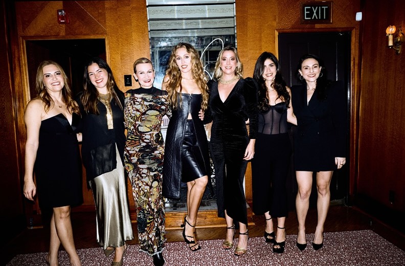 MileyFanBlog's tweet image. Miley at a Maybelline event in LA