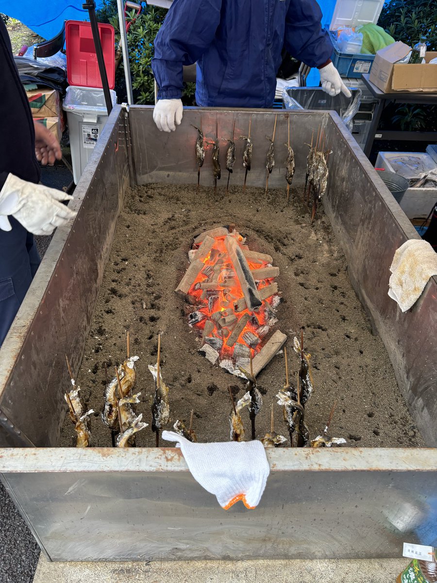 massan26's tweet photo. 東京工芸大学さんの工芸祭に出させていただきました！
最高のお客様で楽しかったです🙇‍♂️

ムーディさんに出店の鮎の塩焼きと白ホルモンをご馳走していただきました🙇‍♂️‼️

#工芸祭 https://t.co/9xH6mdGFNR