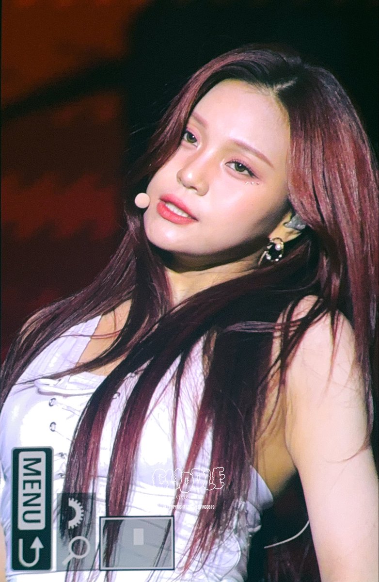 loving0819's tweet photo. 251025 preview

 #비비지 #VIVIZ #엄지 #UMJI https://t.co/t4vR6yLmdu