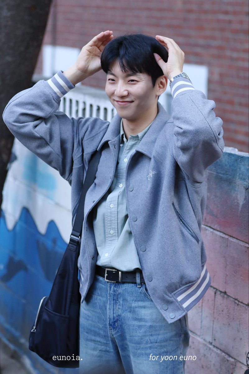 everyeuno's tweet photo. 251025 N번의 우연 퇴근길

본공 가즈아!

#윤은오 #yooneuno https://t.co/On3XImjNS2