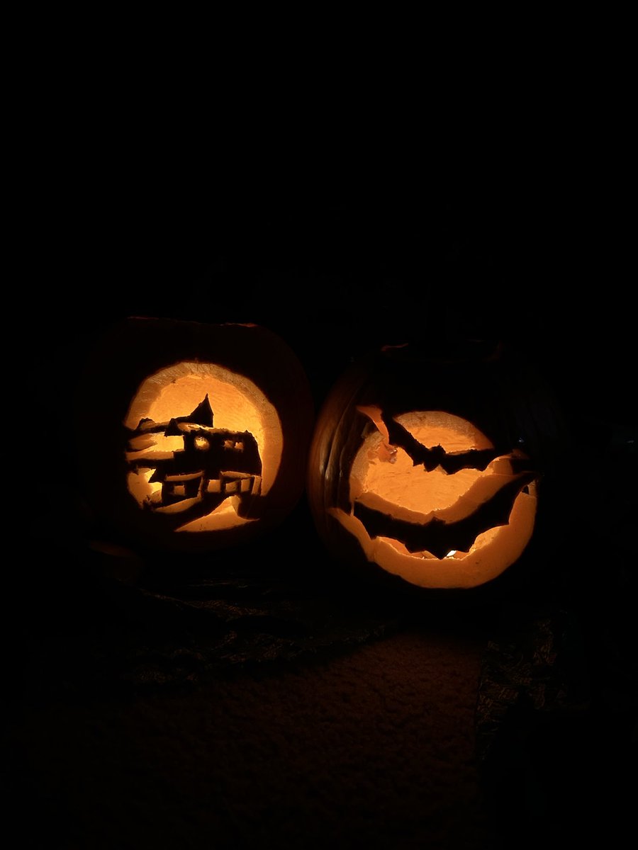 HESAVAG3's tweet photo. What a fun day! Carved pumpkins for the first time https://t.co/zVEATc5T28