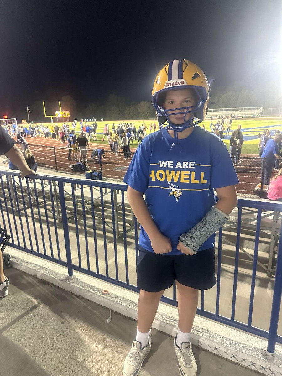 Very fun to watch my cousin kick on senior night! <a href="/landon_nix42/">Landon Nix</a> <a href="/TiffanyNix9/">Tiffany Nix</a> <a href="/FHVikings/">Howell Vikings</a> <a href="/Howell_FB/">Howell Football</a> <a href="/JaylenBallard2/">Jaylen Ballard</a> #BeatCentral #6TB #AlilLate