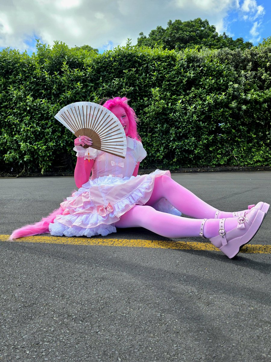 LucyQueenChaos's tweet image. what a day! not bad for Strawberry Milkshakes retirement party 😻

thanks to everyone who came along to todays #ANZCreators meetup! 

and of course we had to do a little photoshoot while the sun was still shining ✨🌞