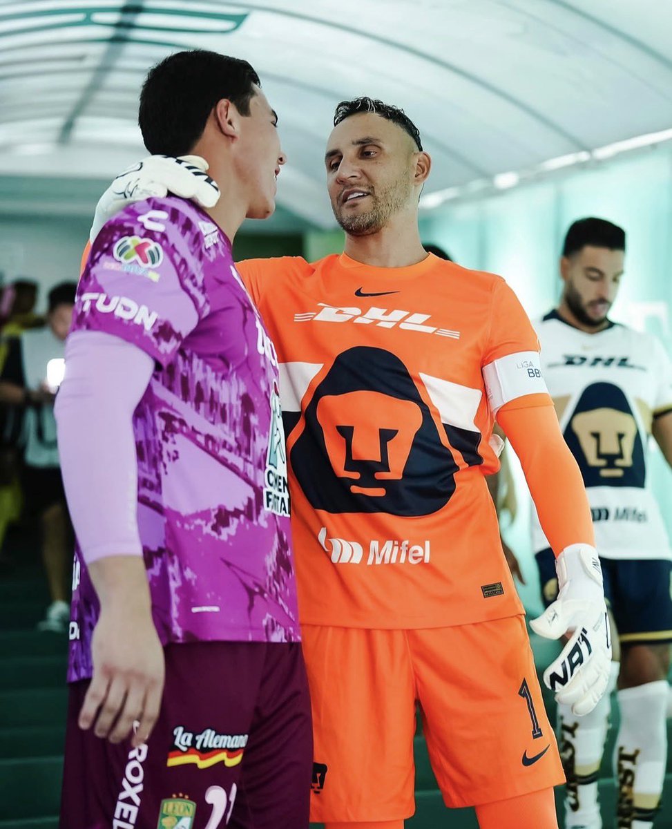 uripurimx's tweet photo. Hacer atajadas en momentos clave 🧤
Parar un penal 🙅🏽‍♂️
Que la afición te ovacione ✨

Y todo ello frente a una leyenda internacional de la portería (@NavasKeylor 🇨🇷).

Lo que hoy hizo Óscar García es de reconocer y enmarcar👌🏽 https://t.co/bAQHfD4tEX