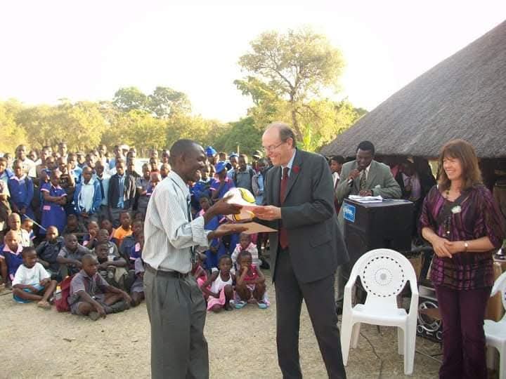 obertdube_poet's tweet photo. In 2009 , a Mosi oa Tunya High  temporal teacher met a minister of education at a BSPZ awards in Binga, recited a poem and the minister was impressed, he encouraged me to record an album ,
2024, a multi award winning poet meets his worship Cnlr @DavidColtart the Bulawayo Mayor. https://t.co/4ejhAWcWRw