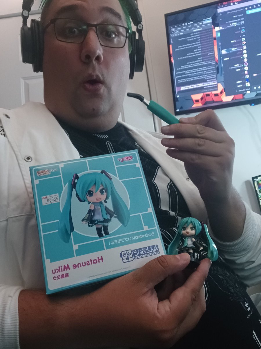 CapnBenNorris's tweet photo. I'll hopefully rope some friends into games tonight but otherwise I'll be finishing the decals on this gifted Miku Nendoroid figure! Twitch/CapnBenN https://t.co/eMS8R6v2yG