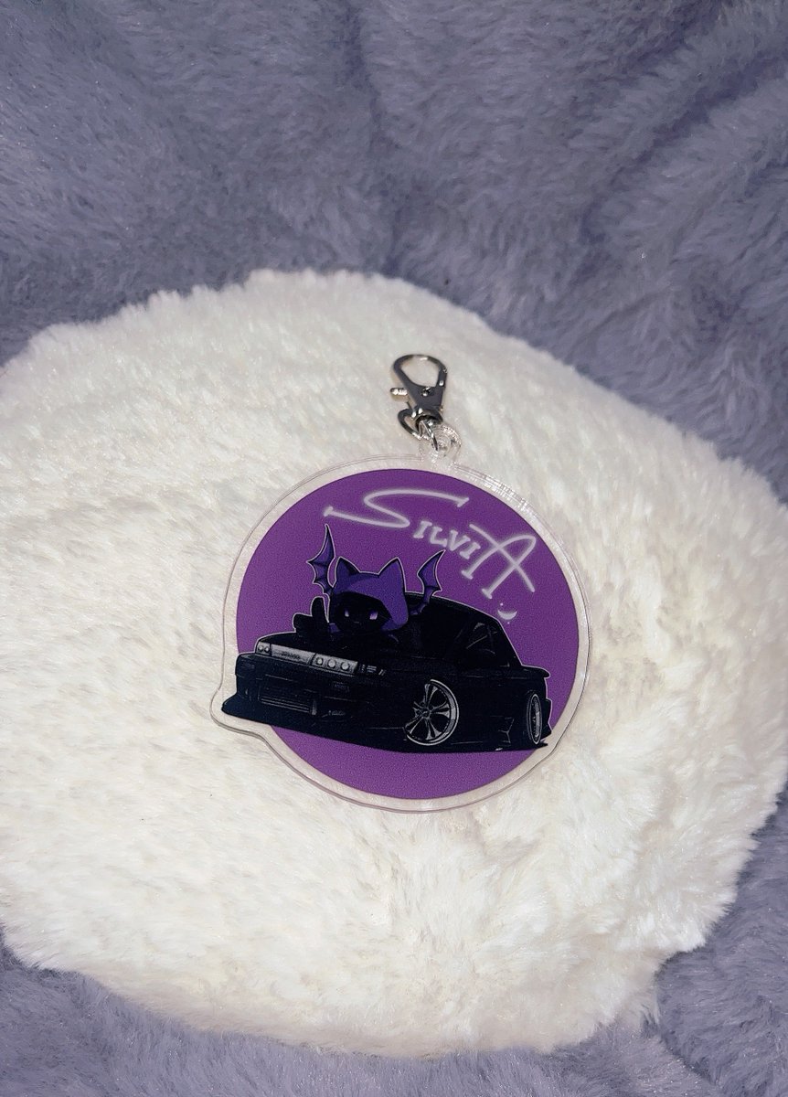 🎁プレ企画🎁
応援してくださる方、
ご依頼くださる方、
皆様いつもありがとうございます🥰

私の車のイラストですがアクキー出来上がったのでプレゼント企画させて頂きます!
応募はフォローといいね♥の両方でお願いいたします！
締切は11/7まで！2名様です！
沢山のご応募お待ちしております🙇‍♀️