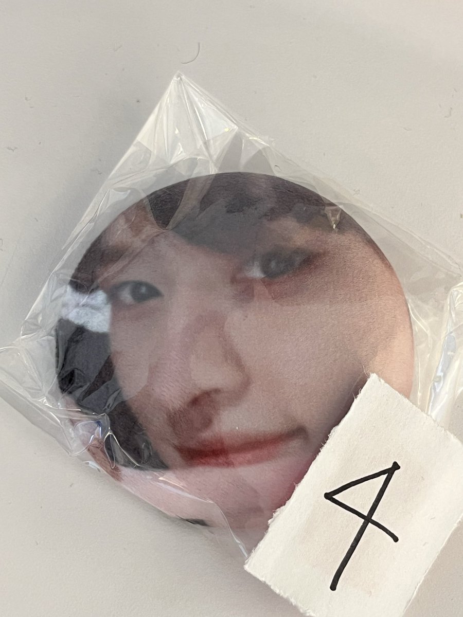 error_know_'s tweet photo. 럭키드로우 상품 실물 타래 🐰 https://t.co/K8DRNs4h3n