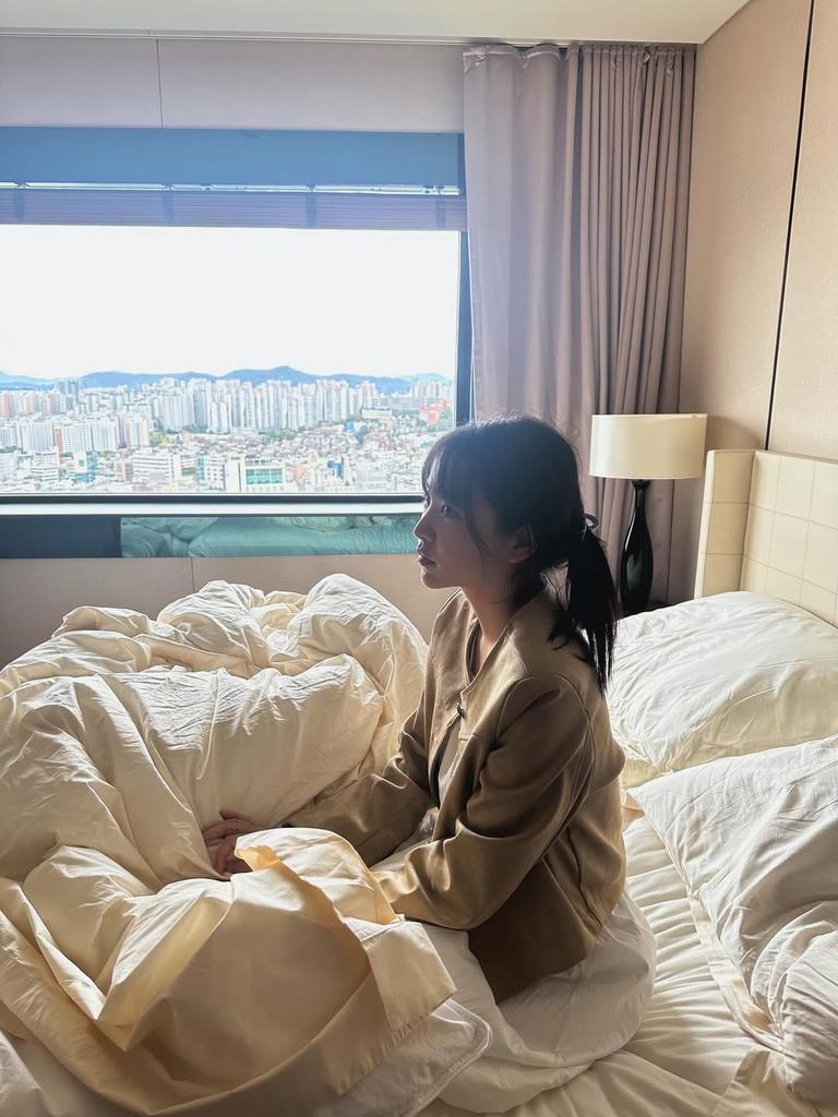 yerivmie's tweet image. waking up to such a beautiful view is a dream i always wanted and lucky me i'm able to celebrate chuseok with my family this time! ✩ ˚ 🎏 ｡ ◌ and on top this irreplaceable happiness, all thanks to hannah unnie! 🎀