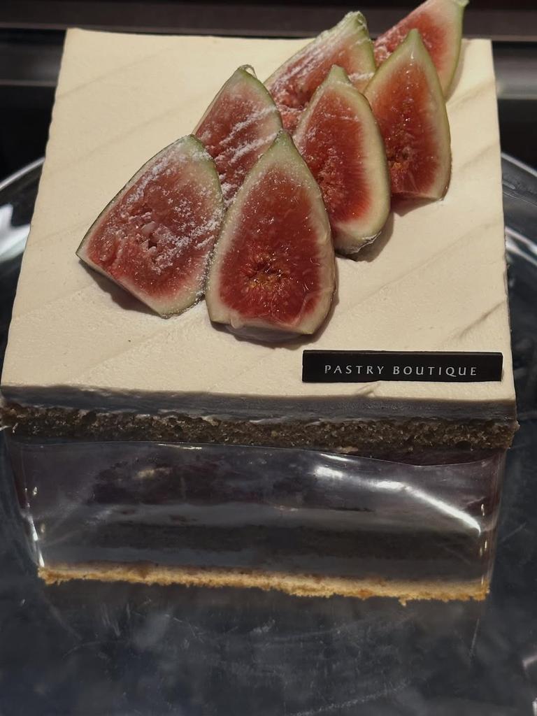 yerivmie's tweet image. good food is definitely a great pair to a soft—cozy bed that got me trapped all day long, one of the bestest way to spend holiday it is! ₊⠀⠀᱙⠀ㅤֶ֢⠀🧸 mayhaps, i have finally discovered my own paradise over here. 💭