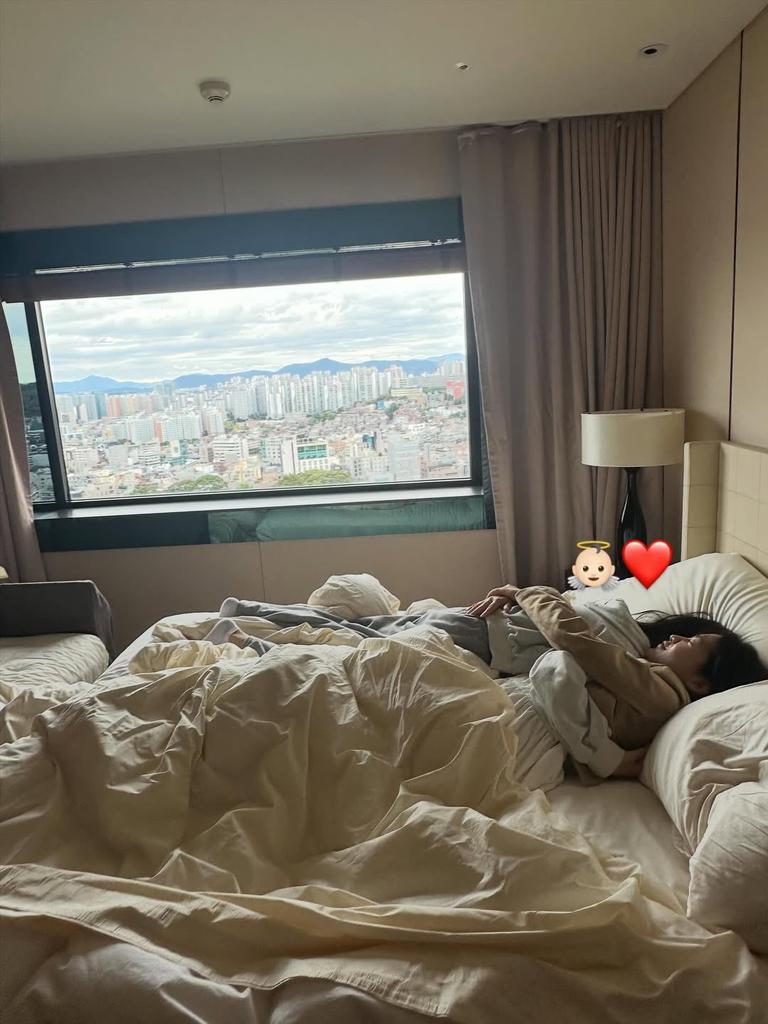 yerivmie's tweet image. good food is definitely a great pair to a soft—cozy bed that got me trapped all day long, one of the bestest way to spend holiday it is! ₊⠀⠀᱙⠀ㅤֶ֢⠀🧸 mayhaps, i have finally discovered my own paradise over here. 💭