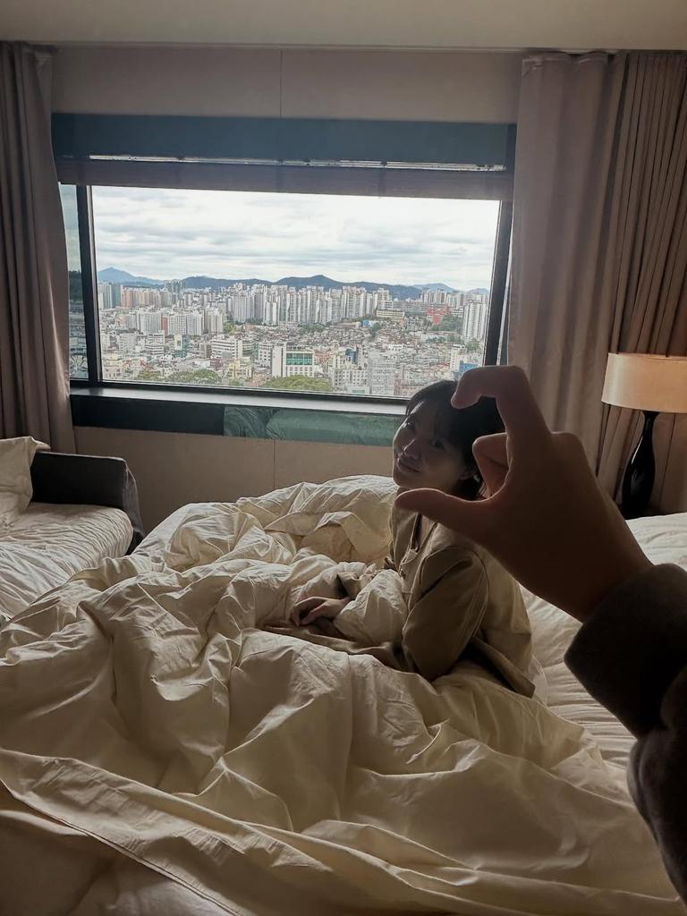 yerivmie's tweet image. good food is definitely a great pair to a soft—cozy bed that got me trapped all day long, one of the bestest way to spend holiday it is! ₊⠀⠀᱙⠀ㅤֶ֢⠀🧸 mayhaps, i have finally discovered my own paradise over here. 💭