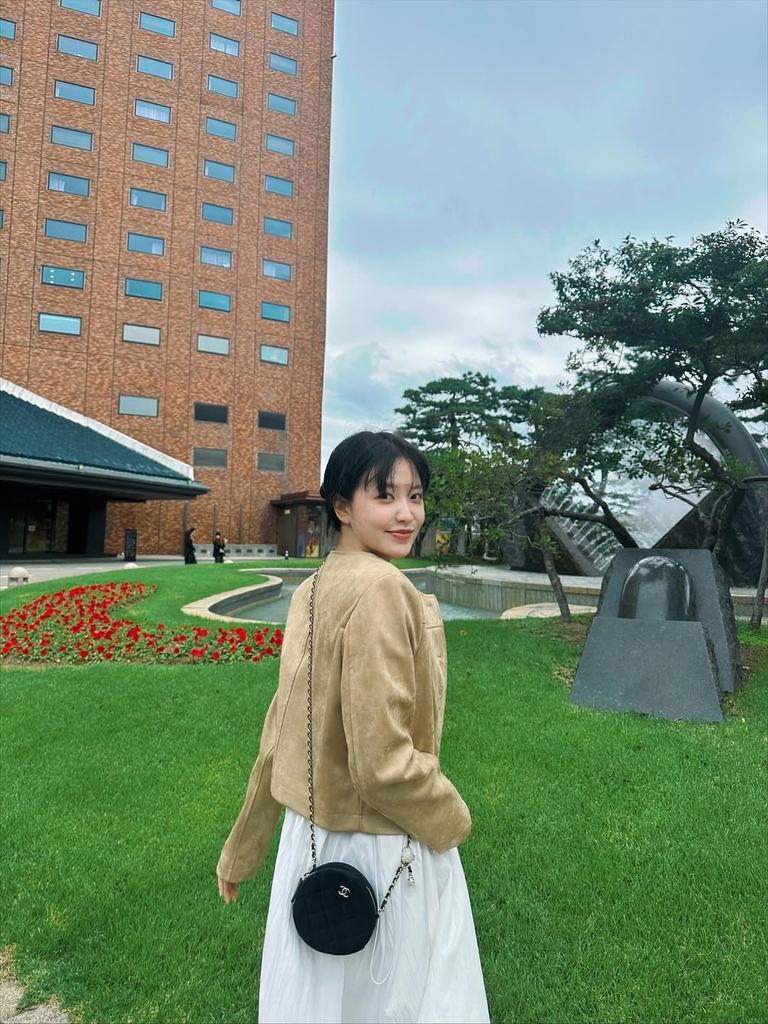 yerivmie's tweet image. it would be cruel just to stay at a hotel room, watching the city gets busier as clock is ticking. so i decided to take a step outside, sipping into fresh air under the heavenly weather. 𝅄 𑄽୧   𝄒 𓈒 a joyful escapades? that's more like it! 🥤