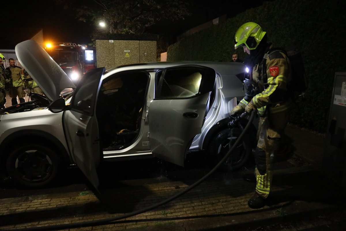 Auto uitgebrand aan Lelieberg in Roosendaal