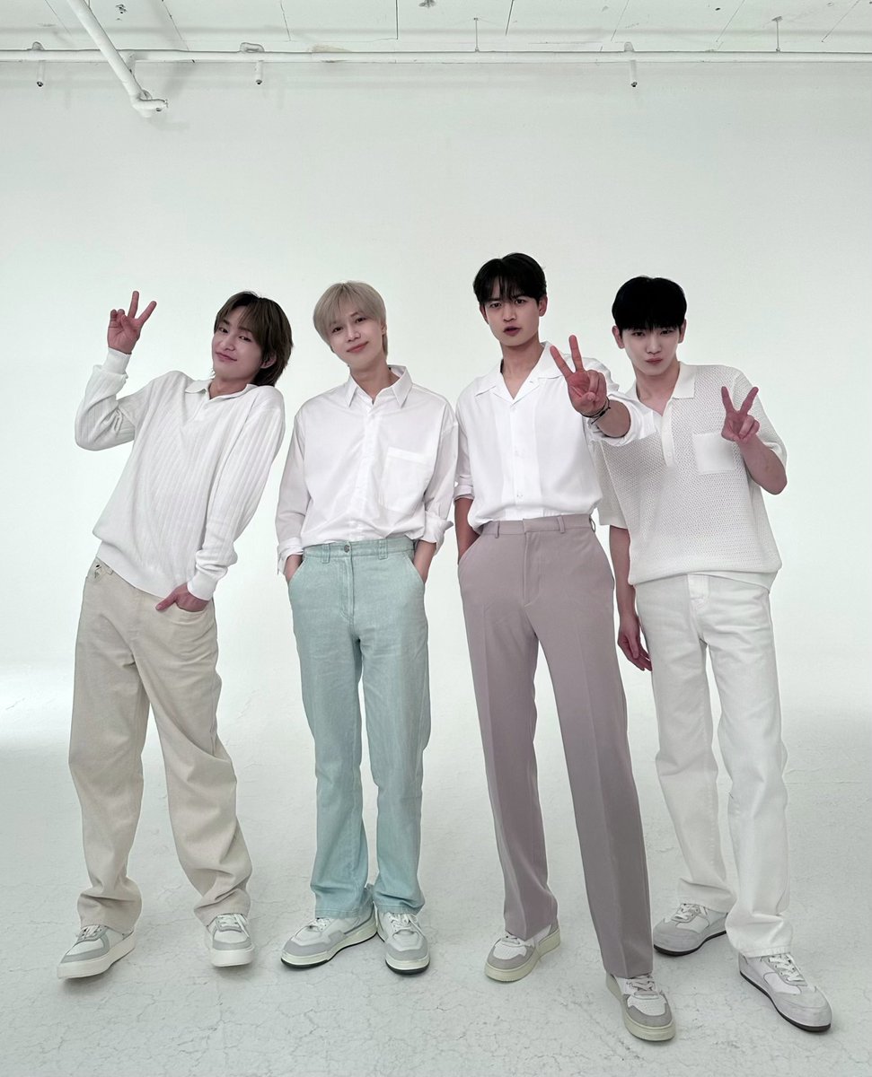qlcsksms_sw's tweet photo. 투표마지막날 
오눌도 여기저기 끌어모아 열심히 투표!!!
#2025MAMAVOTE
#SHINee https://t.co/6oUr24Pg1o
