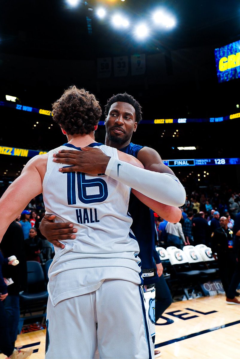 memgrizz's tweet photo. 𝙎𝙖𝙩𝙪𝙧𝙙𝙖𝙮 𝙣𝙞𝙜𝙝𝙩 𝙨𝙞𝙜𝙣𝙞𝙣𝙜 𝙤𝙛𝙛 

🏠 See y’all back in the house on Halloween 🎟️ https://t.co/ztkfTxlum0 https://t.co/0Tp2EiAap5