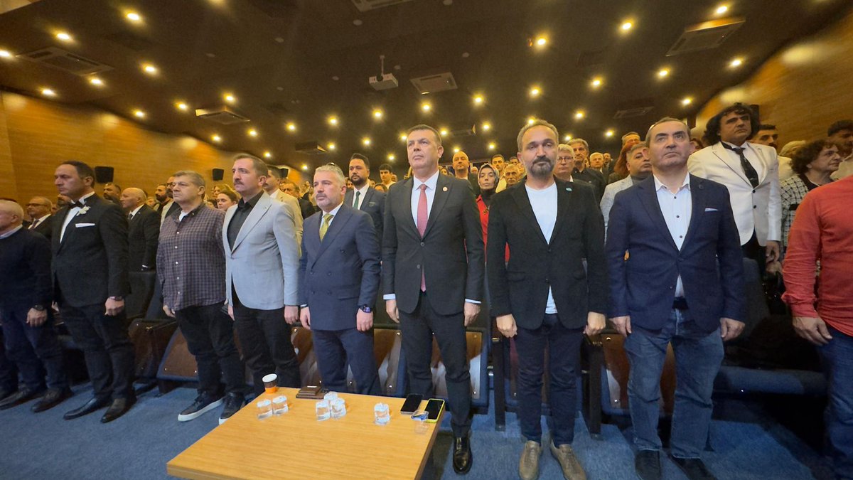 Sivas Bileşenleri Derneği’nin düzenlediği 6. Uluslararası Sivas En’leri Ödül Töreni’nde ödül almaktan büyük onur duydum.
Atatürk’ün mücadelesini başlattığı topraklardan bu ödülü almak ayrı bir gurur
Bu başarı, 81 ilde emek veren TÜMKİAD ailemize armağan. 🇹🇷

#SivasEnleri #TÜMKİAD