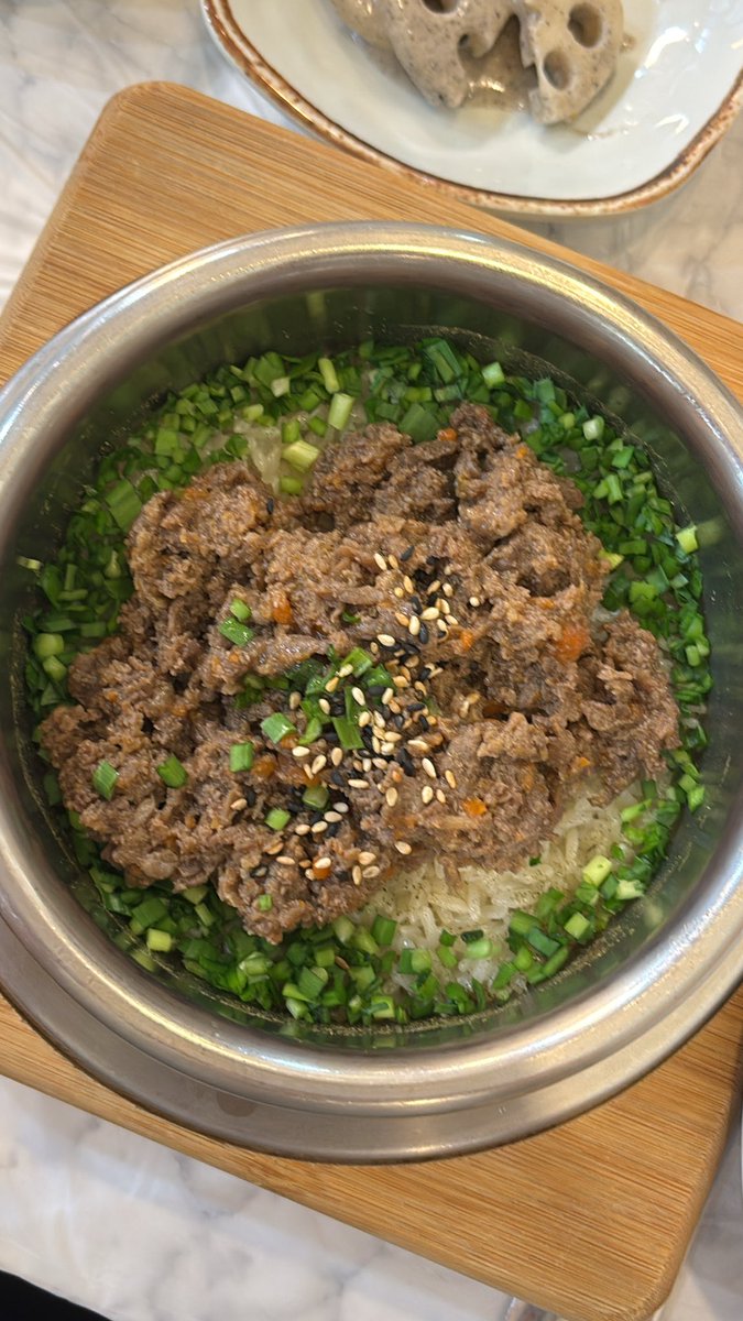 가지 못 먹음 이슈로 불고기 시켰는데
만족스랍네요