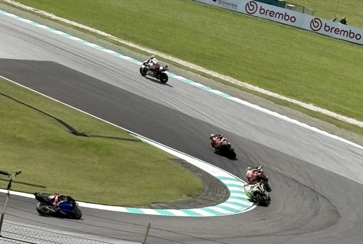 tomof11976's tweet photo. MOTOGP Warm Up

#MOTOGP
#MOTOGPMalaysia
#MalaysiaGP
#Sepanginternationalcurcuit https://t.co/XvOcHqGAUu
