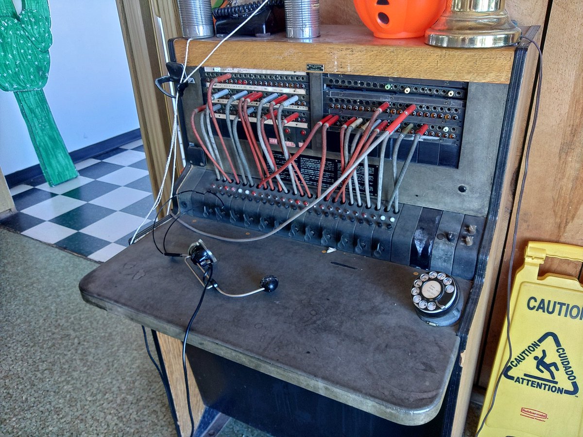 UserServiceDesk's tweet image. It's been ages since we posted...

Here's our workstation, we strive to provide the best service ever to you, our valued customers.  

Keep those tweets and xheets coming, people!