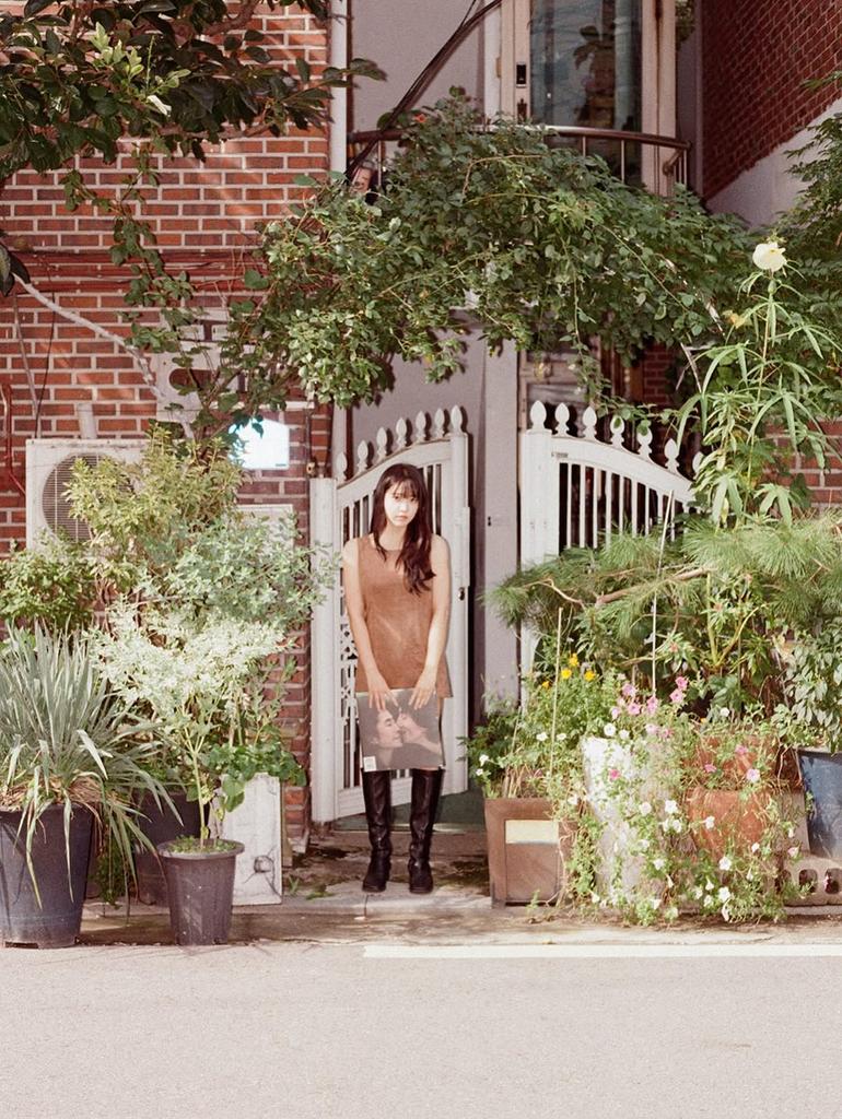 yerivmie's tweet image. like a statue of delight, they said my presence bring most heartwarming impact to keep your mind embellished. ꒰ఎ ໒꒱ so if you need something magical, it's always recommended to keep your eyes on me. 🏹