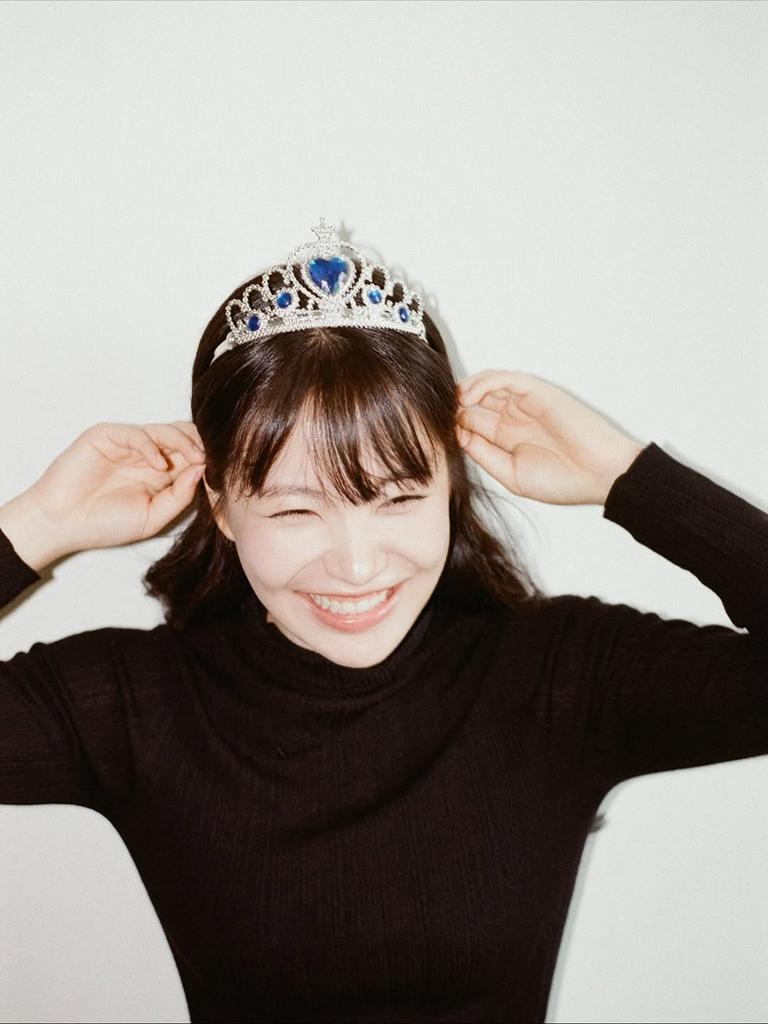 yerivmie's tweet image. fully turning myself to a princess is always a dream, and now i'm making it come true with one glistening piece of royal blue tiara sticking on me. ₊ ⠀👑 ˚ ⠀₊ never to rule, but at least i'm qualified enough to build my own sovereign!