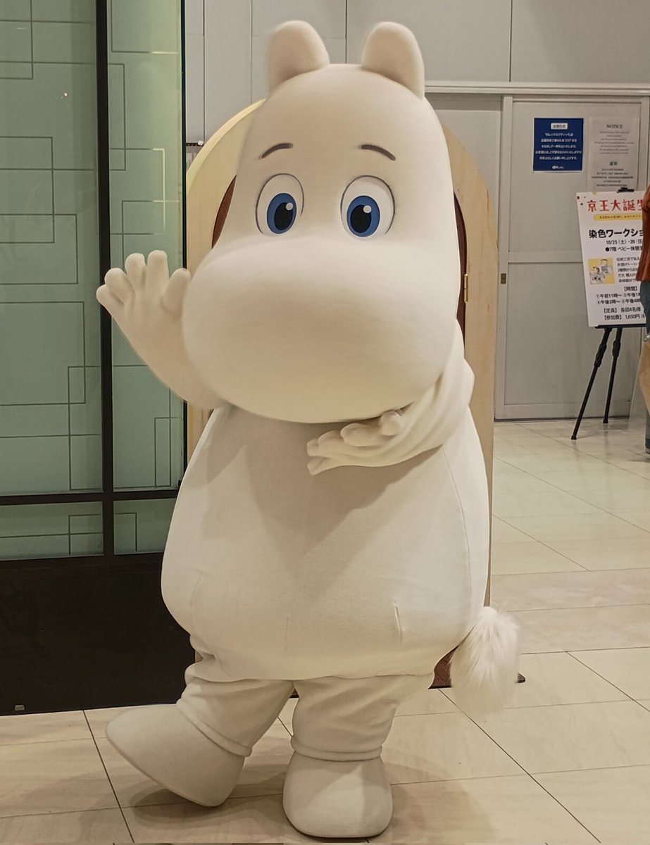 ファンサ神のムーミンを見た後は、ムーミンマーケットで散財までがセット