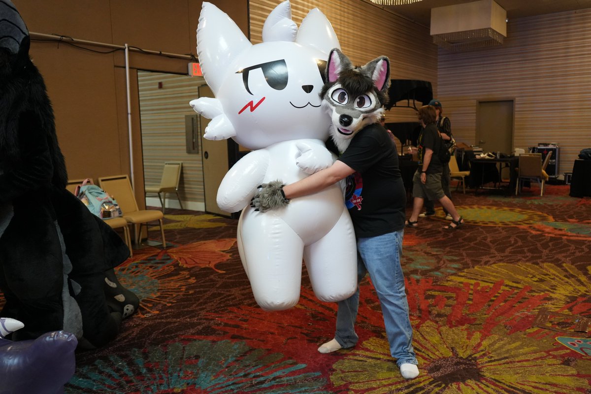 🎸IndieTimber🐺 🔜 Furlandia + Fur-Eh! tweet media