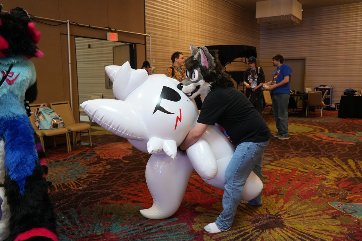 🎸IndieTimber🐺 🔜 Furlandia + Fur-Eh! tweet media