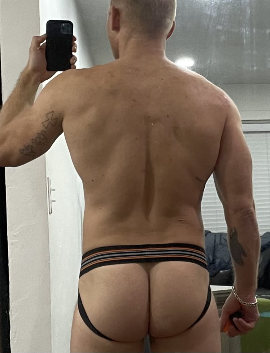 1SockJock's tweet photo. @DistrictCub Wish you were in me right about now https://t.co/TkeTkB7USx